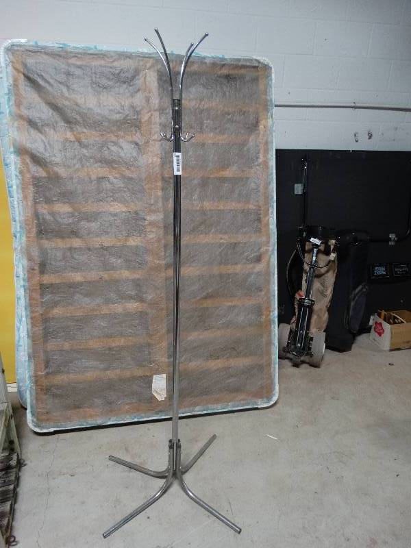 lot 109 image: Metal Coat Rack.