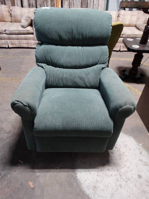 lot 119 image: Green La-Z-Boy RockerRecliner.