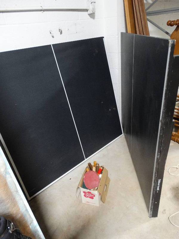 lot 127 image: FoldingPortable Ping Pong Table wNet, Paddles, & Balls.