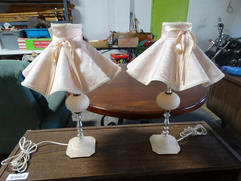 lot 131 image: 2 Table Lamps.