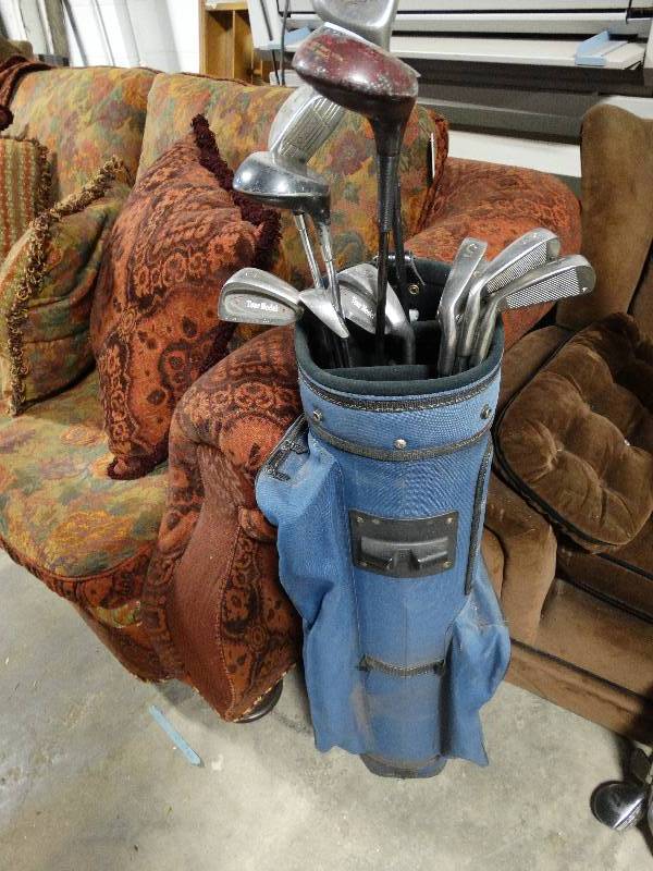 lot 134 image: Founders Club Golf Bag wClubs.