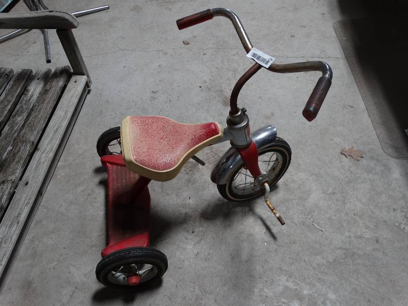 lot 136 image: Vintage AMF Junior Tricycle.