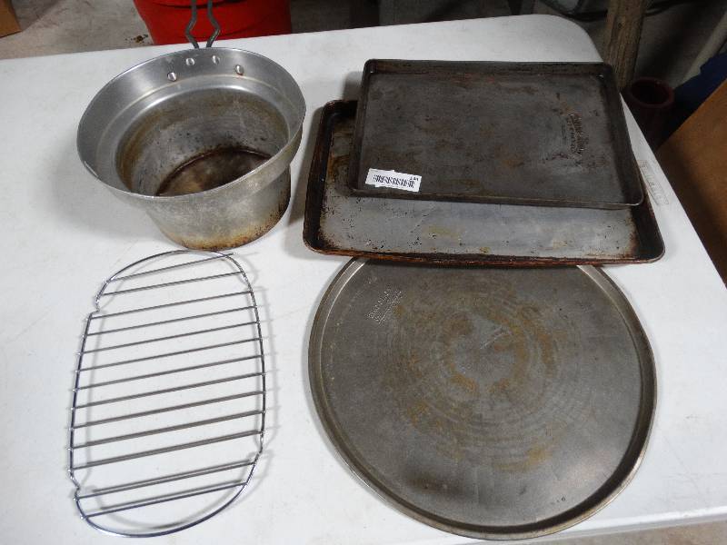 lot 144 image: Lot of Metal Bakeware.