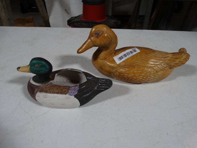 lot 150 image: 2 pcs. - Duck Decor.