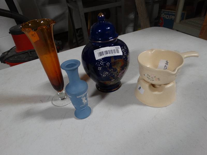 lot 152 image: Lot of GlassCeramic Decor & Simmer Pot.