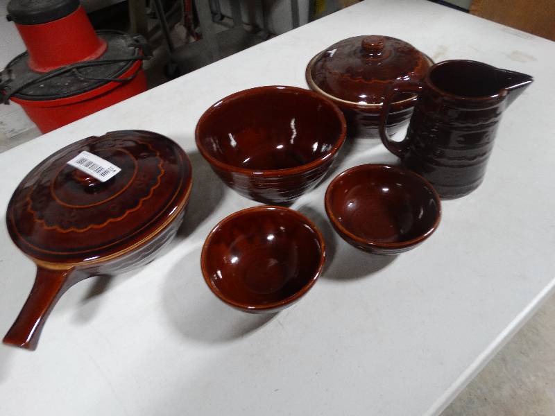 lot 154 image: 8 pc. Set of Mar-Crest Stoneware.