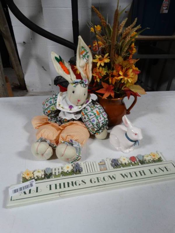 lot 156 image: Lot of Easter & Home Decor.