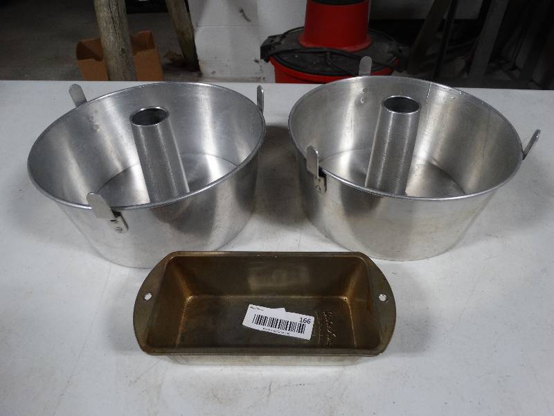 lot 166 image: Lot of Metal Bakeware.