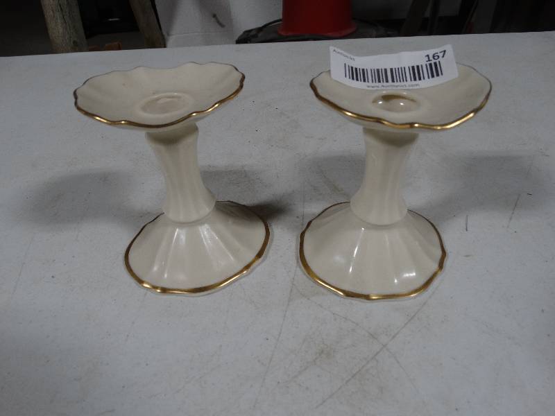 lot 167 image: Lenox 24K Gold Trimmed Pair of Candle Sticks.