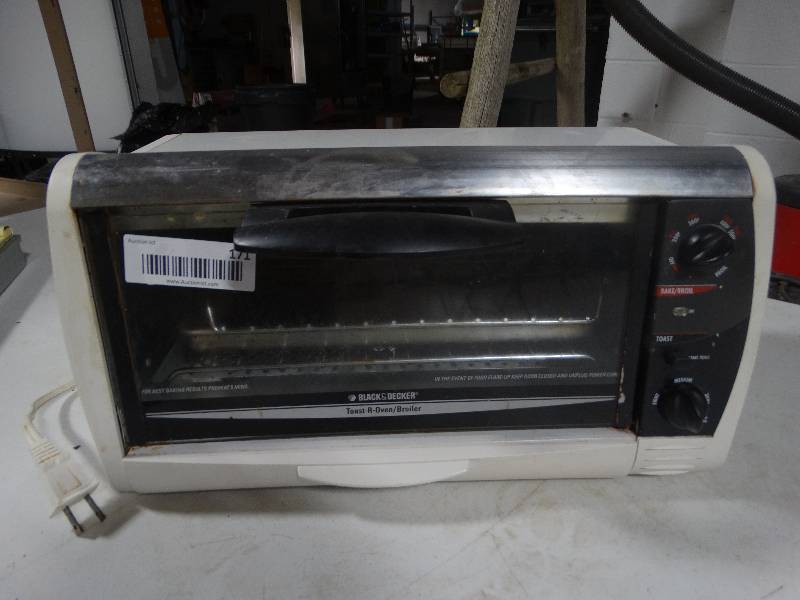 lot 171 image: Black & Decker Toast-R-OvenBroiler.