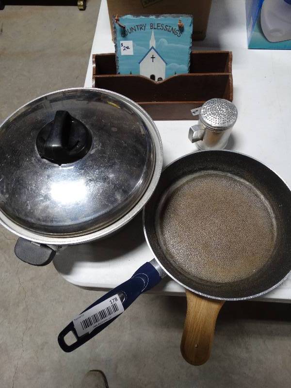 lot 178 image: Lot of Kitchen Cookware & Decor.
