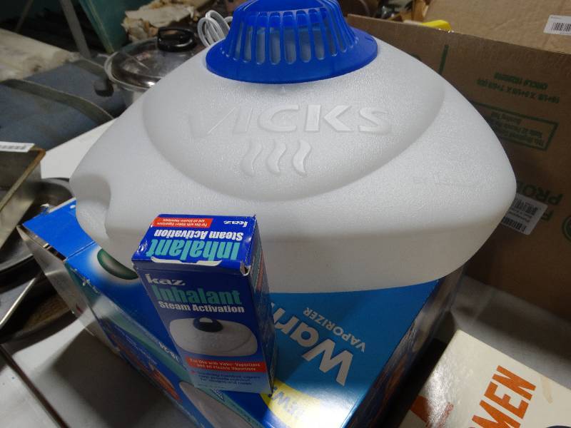 lot 179 image: Vicks Warm Steam Vaporizer wInhalent.