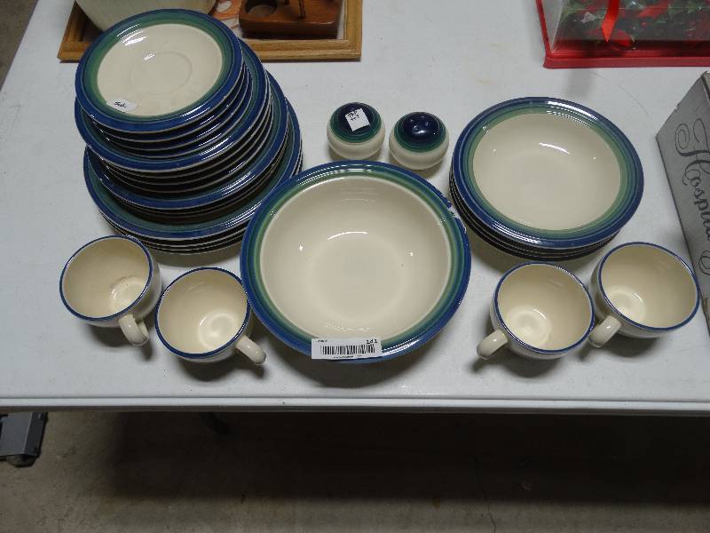lot 141 image: Large Lot of Dinnerware wBlue & Green Trim.