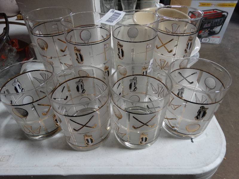 lot 194 image: 8 pc. Set of Golf Design Glassware.