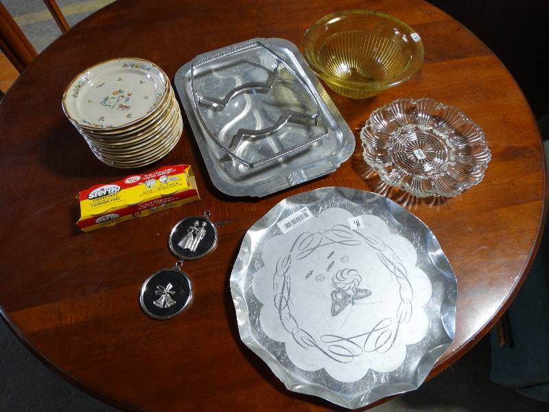 lot 195 image: Metal Trays, Serving Dishes, & Decor.