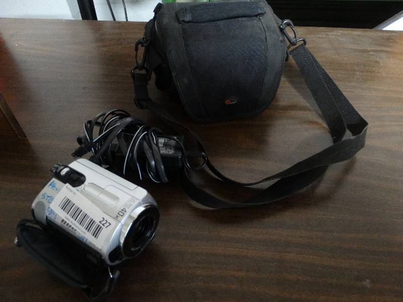 lot 227 image: Sony Video Cam wCharger & Bag.