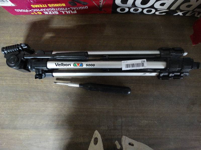 lot 236 image: Velbon 5000 Tripod.