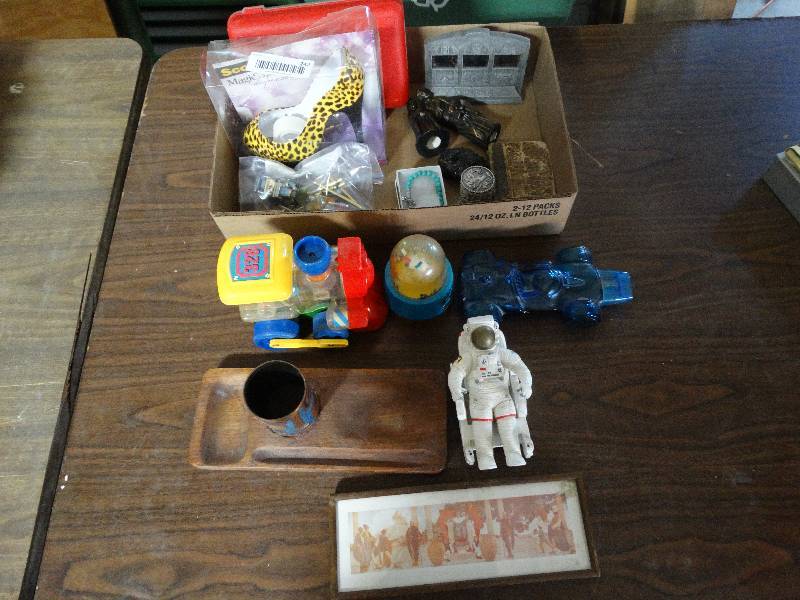 lot 242 image: Large Lot of Decor, Toys, Wind Chimes, Desk Caddy, Misc.