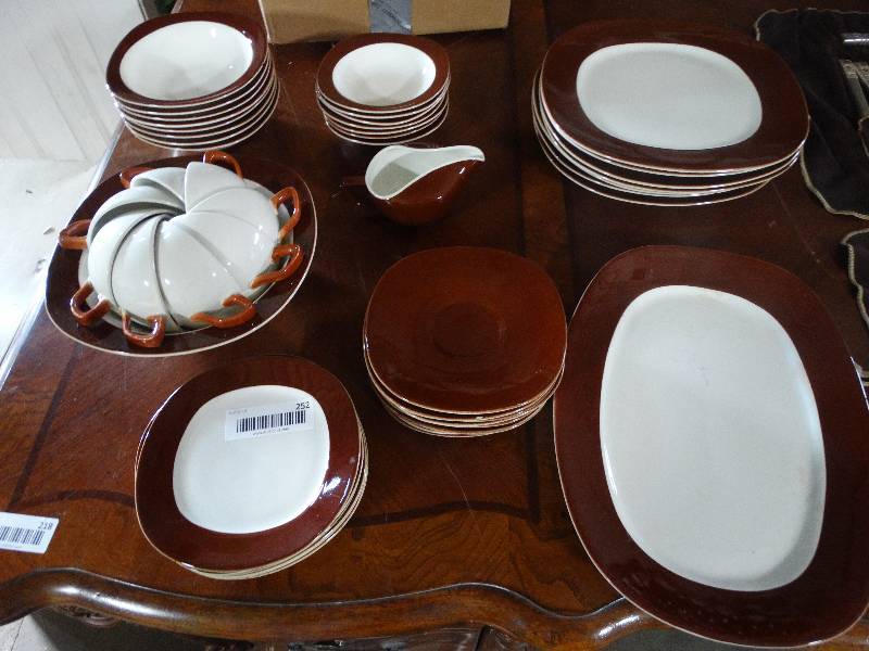 lot 252 image: Taylor South Taylor Conversation Dinnerware - 48 pcs.