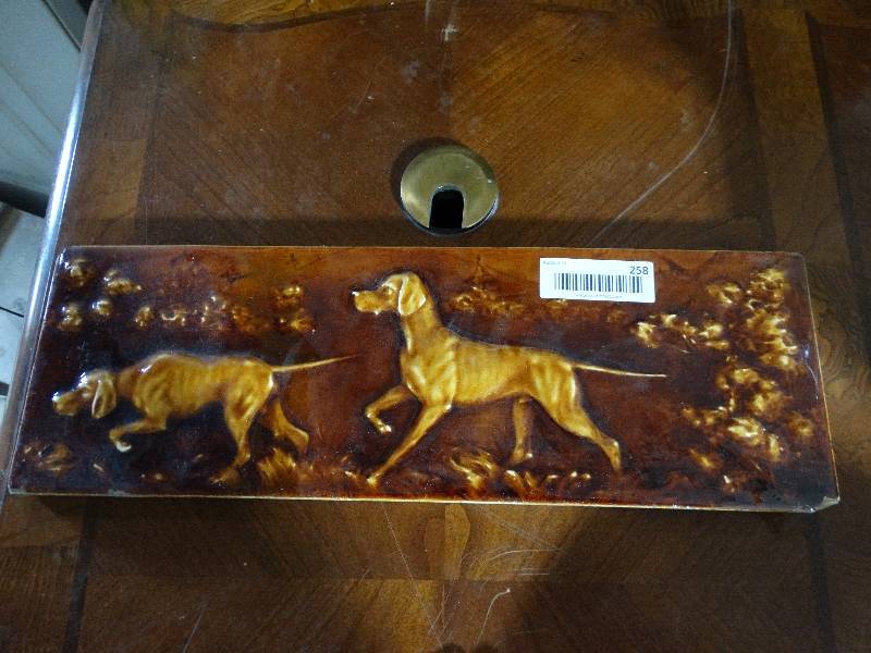 lot 258 image: Antique Fireplace Tile By American Encaustic Tiling Co. - Hunting Dogs.