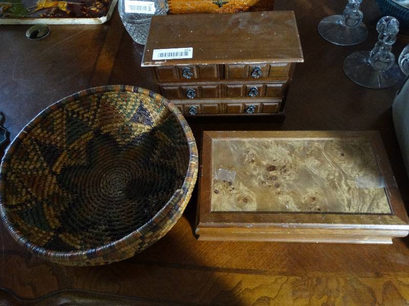 lot 261 image: 2 Wood Jewelry CasesBoxes & a Large Woven Fruit Basket.