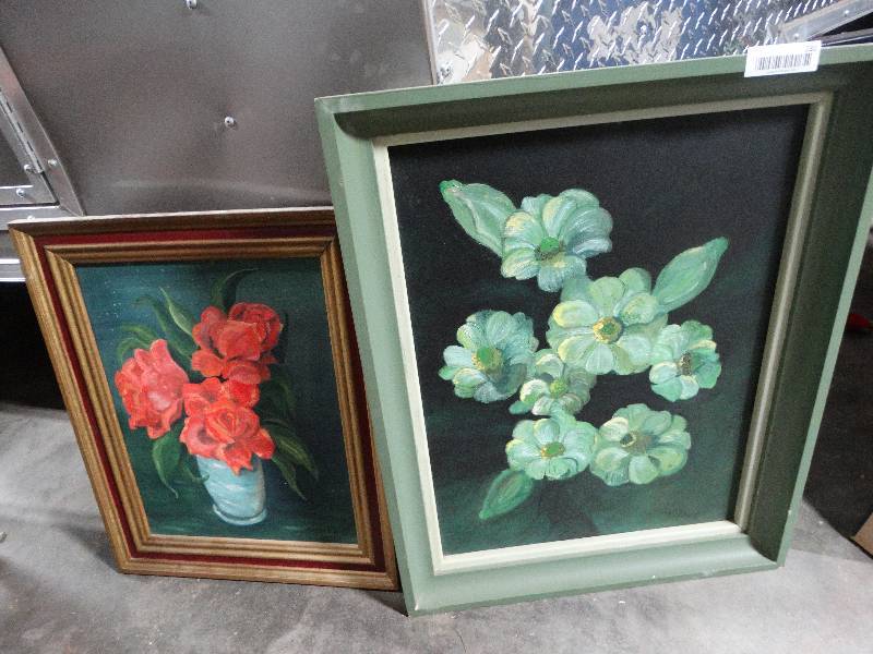 lot 286 image: 2 Framed Floral Paintings.