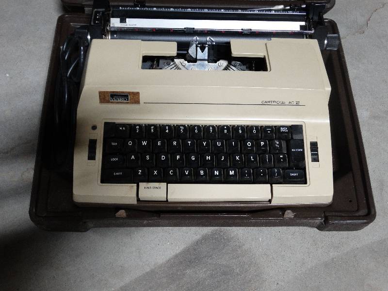 lot 297 image: Vintage Wards Cartridge Typewriter in Case.