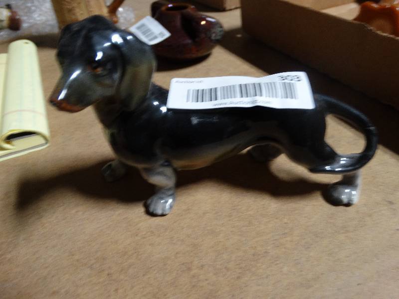 lot 303 image: Vintage Fern Importations Hand Painted Ceramic Dachshund Dog - Tail repaired.
