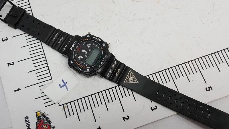 lot 5393-4 image: This watch is from a collection picked up at a Storage Locker Wars auction.  None have been tested