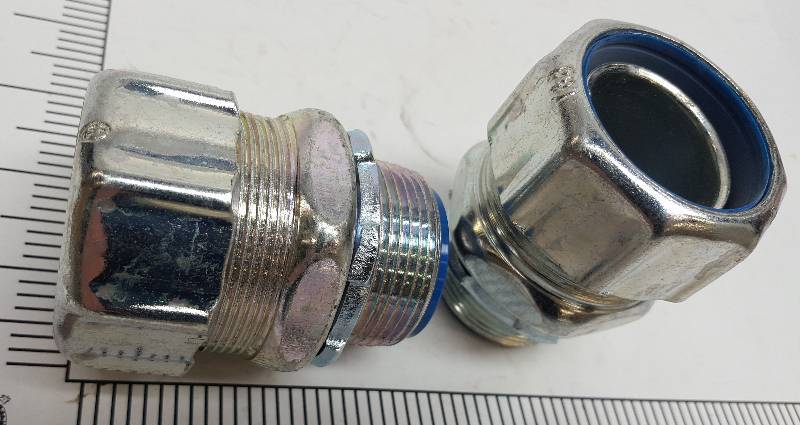 lot 8992 image: New pair of the electrical metal conduit straight liquid tight connectors 1-14 in.