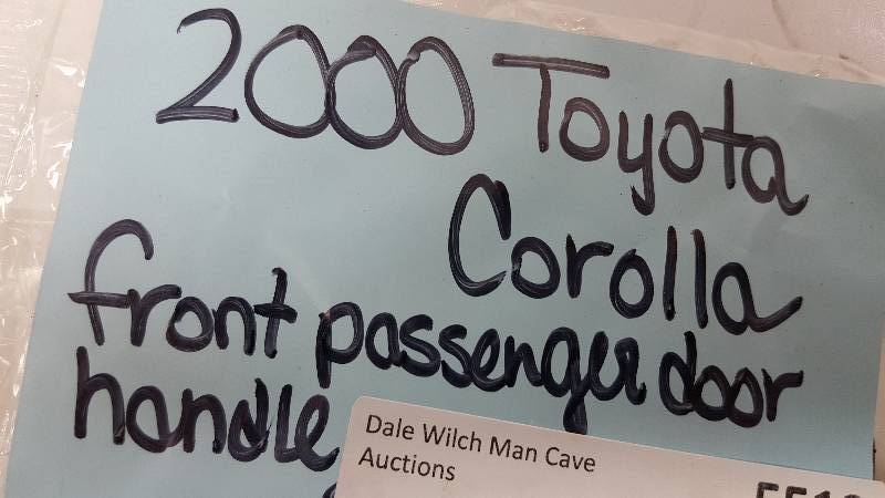 lot 5510 image: New in the package is this Toyota Corolla 98-02 Outside passenger side front door handle
