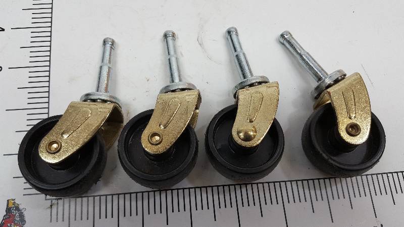 lot 5555 image: 4 HD table leg swivel hard plastic casters