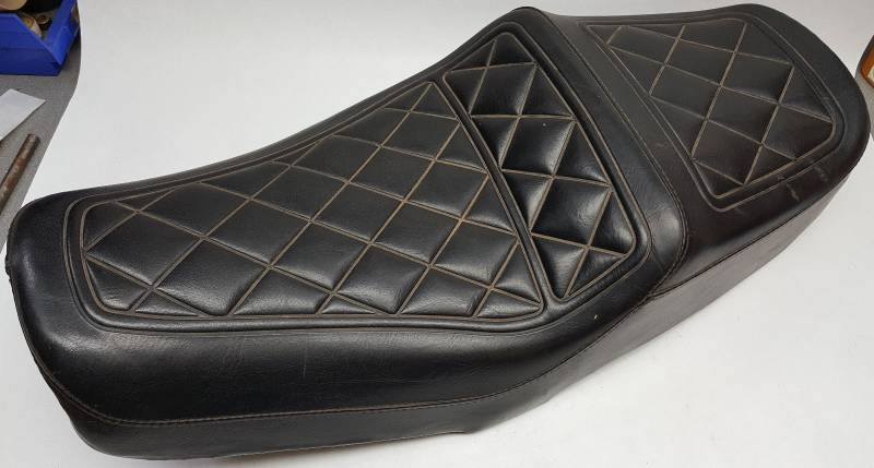 lot 5358 image: Nice original Honda CB 650 Custom motorcycle Black Diamond tuck upholstered seat