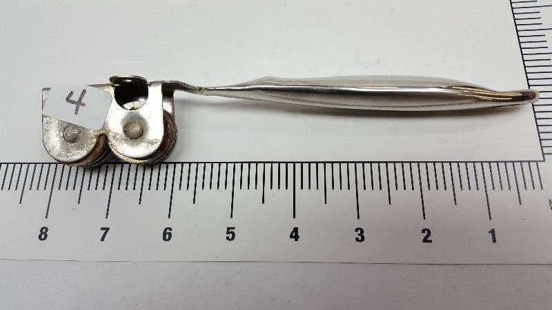 lot 5640-4 image: Get sharp on your cooking with this kitchen utensil.  Wash it and use it