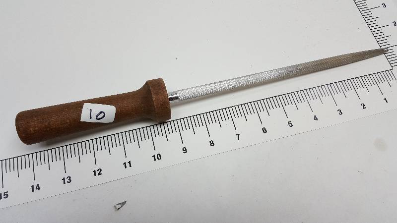lot 5640-10 image: Get sharp on your cooking with this kitchen utensil.  Wash it and use it