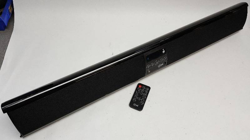 lot 5271 image: 32 overall length is this like new iTrak Wireless Bluetooth FM music player sound bar.
