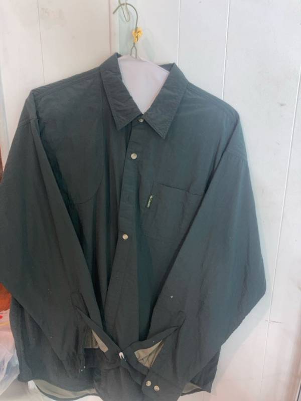 lot 32880 image: COLUMBIA GREEN BUTTON DOWN SHIRT(Size XL)