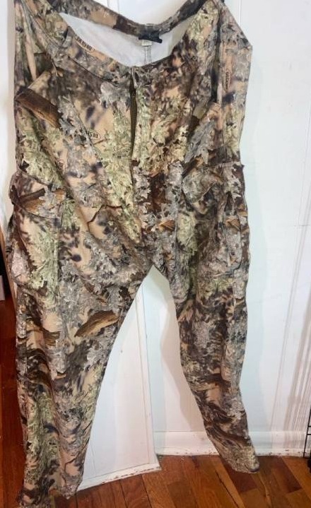 lot 32903 image: Camouflage Hunting Long Pants Polyester (Size 40-R)