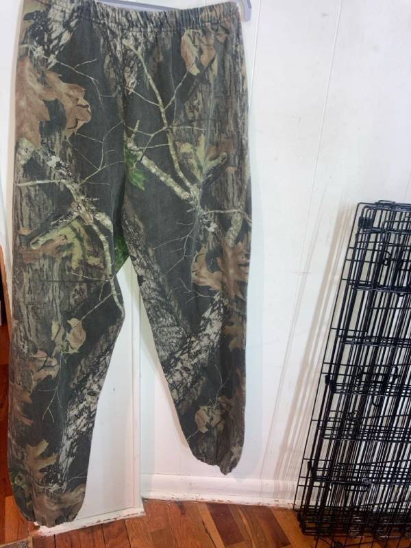 lot 32905 image: MOSSY OAK CAMOUFLAGE SWEATPANTS(Size L)