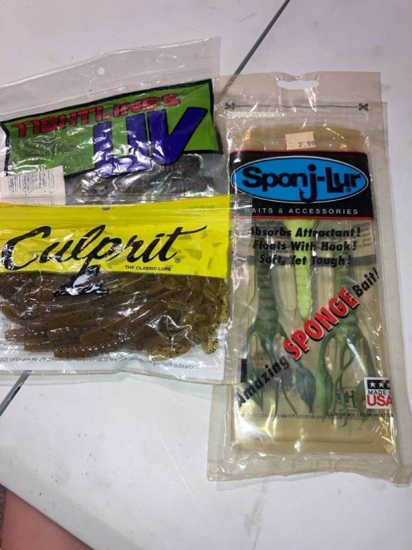lot 32925 image: VARIETY PACK OF FISHING BAIT, SPONJ-LUR SPONGE BAIT, CALPRIT THE CLASSIC LURE, TIGHTLINES UV