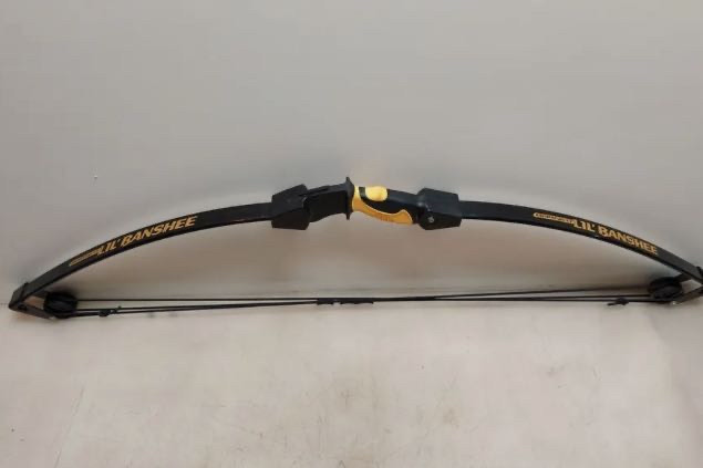 lot 32931 image: Barnett Lil Banshee Compound Junior Archery Bow 1072, 18-22 Draw(Retail $19.99)