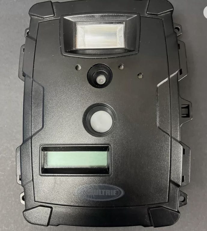 lot 32944 image: Moultrie Hunting Game Trail Camera MFH-D50 (Retail $65.00)