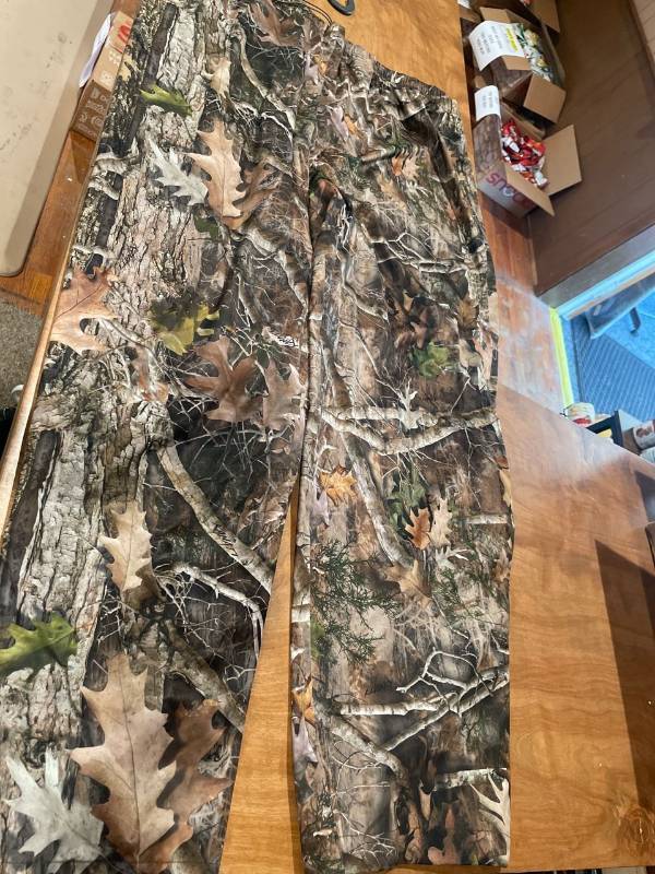 lot 32955 image: Cabelas Camo Lightweight Hunting Pants Mens Size 3XL