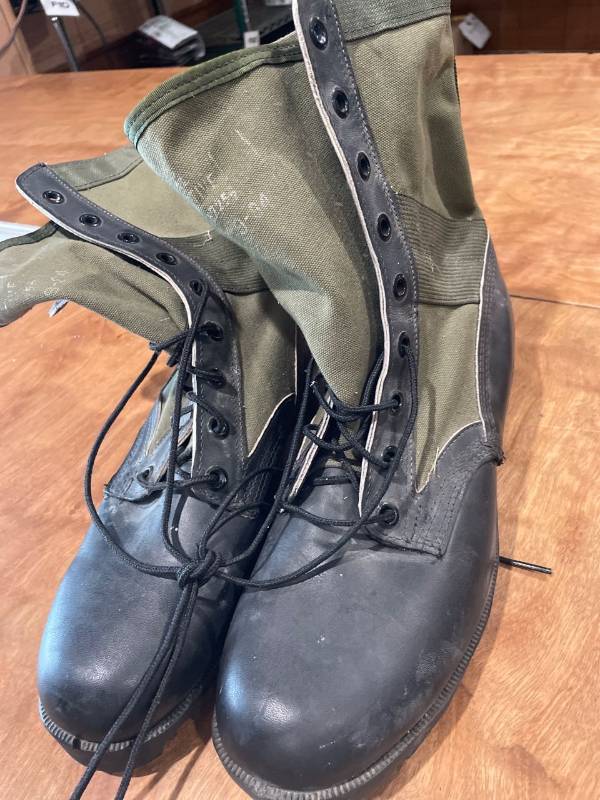 lot 39221 image: Combat Boots Men��s 11R