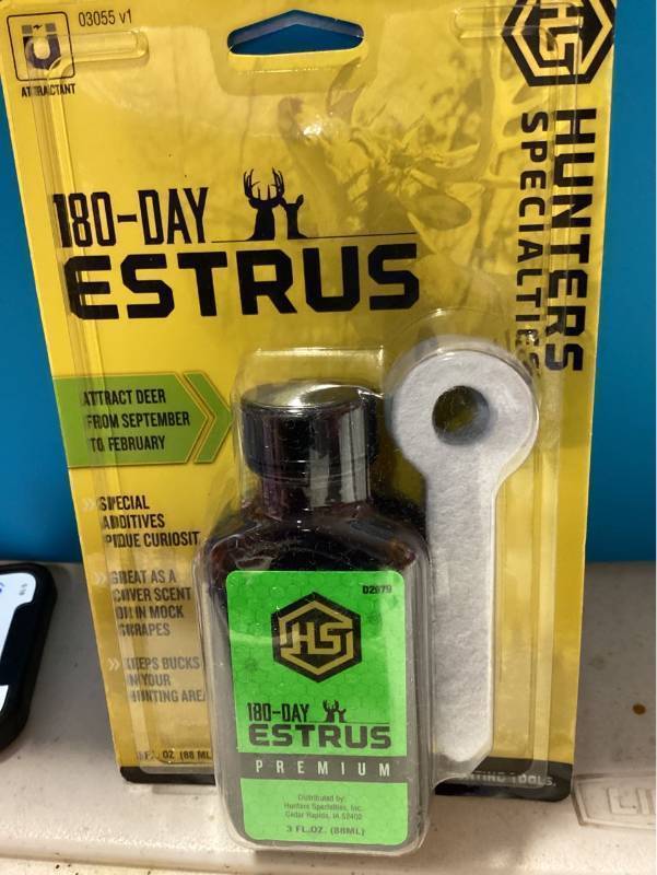 lot 32442 image: Hunters Specialties Premium 180 Day Estrus Urine (Retail $10.28)