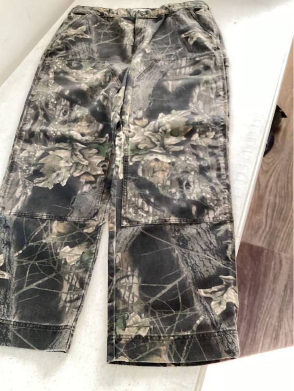 lot 32530 image: Columbia Sportswear Mens 38x32 Mossy Oak Jeans