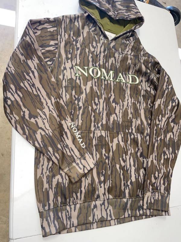 lot 32767 image: NOMAD Mossy Oak Hunting Hoodie Mens Size Small