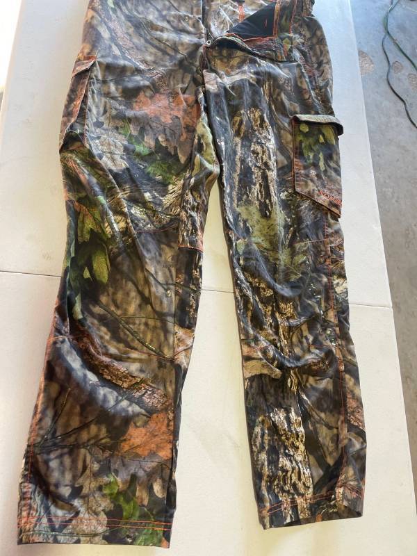 lot 32655 image: NOMAD Lightweight Camo Hunting Pants Mens Size Large