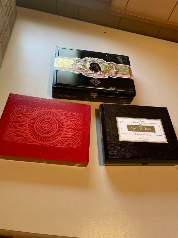 lot 39112 image: Wooden Cigar Boxes Variety (Set of 3)