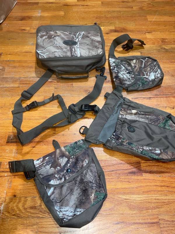 lot 39171 image: Hunting Gear Dove Hunting Belt Game Winner